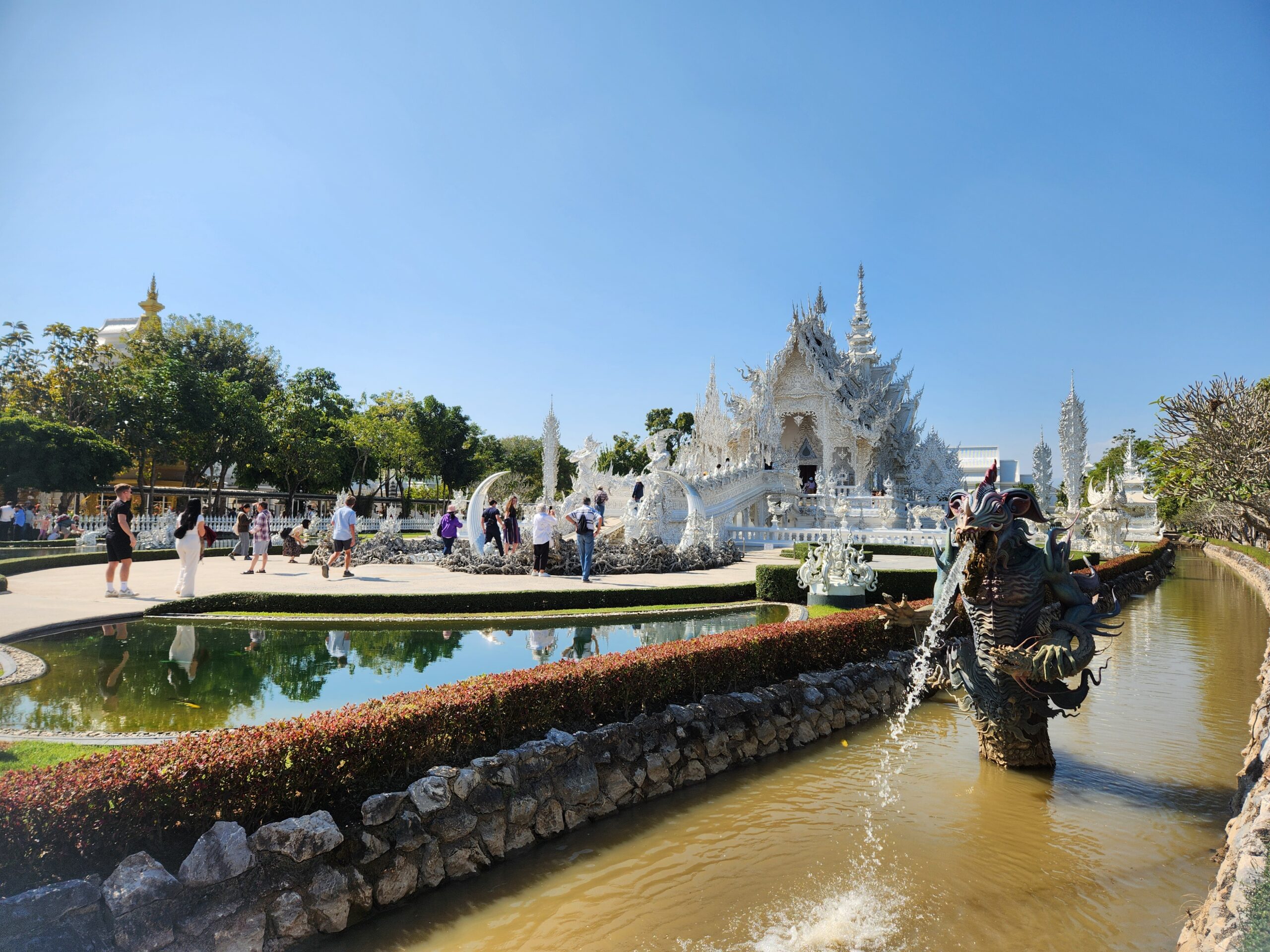 white temple chiang rai